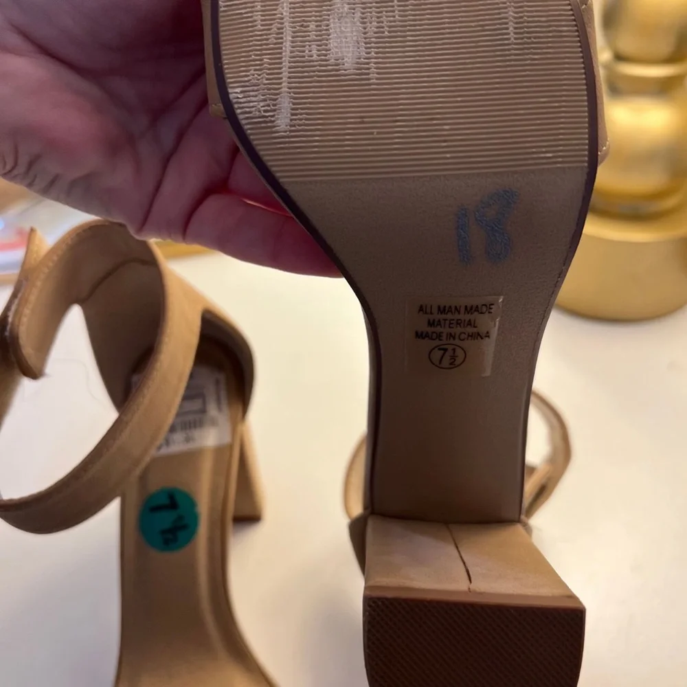 Nude color heels - Picture 4 of 4